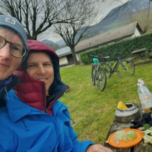 Abendessen kochen für unsere erste Nacht im Zelt auf dieser Tour.
